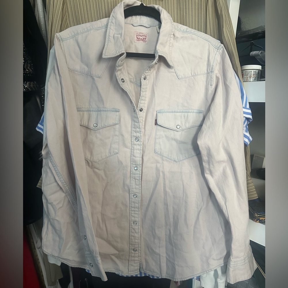 NWT Light Wash denim western Levi’s Button down XL